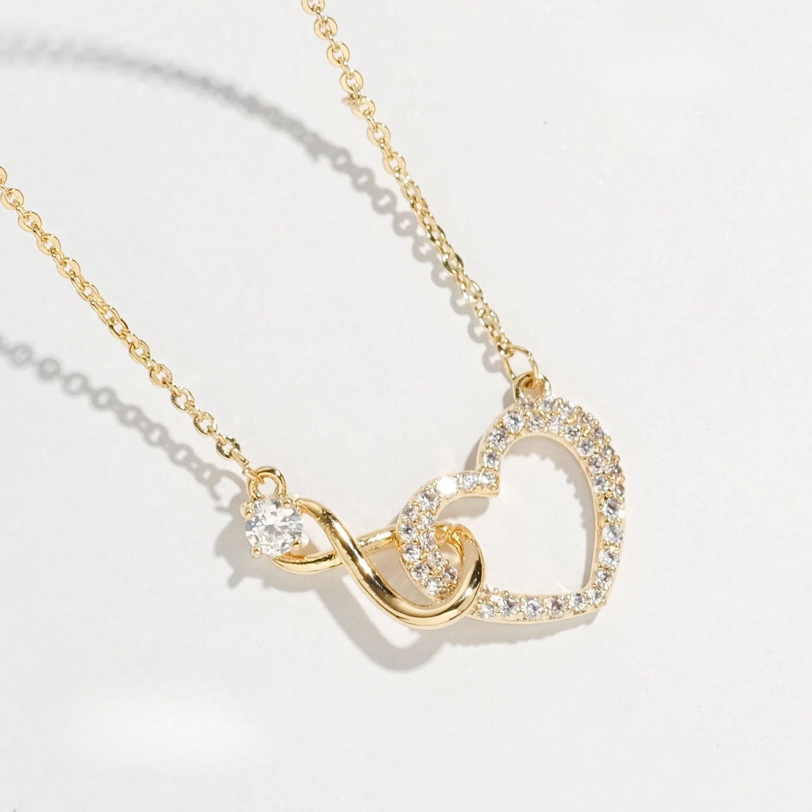 Toujours dans Mon Cœur – Collier Cœur Infini